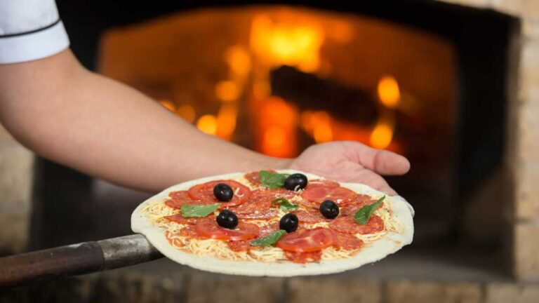 Pizzarias próximas a mim: Melhores opções para saborear agora