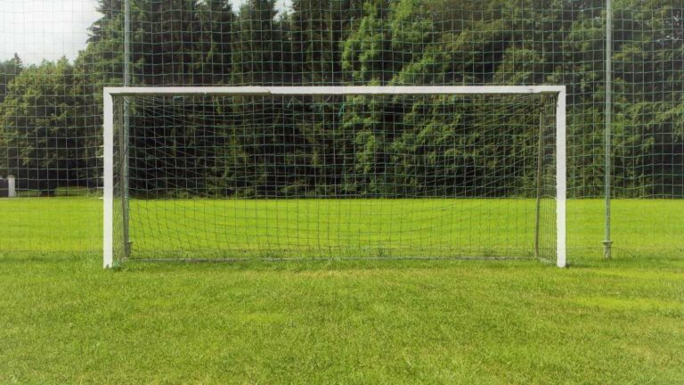 Tamanho da Trave de Futebol: Medidas Oficiais e Regras Esportivas