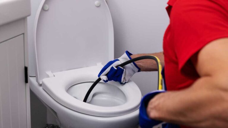 5 maneiras eficazes de desentupir facilmente um vaso sanitário