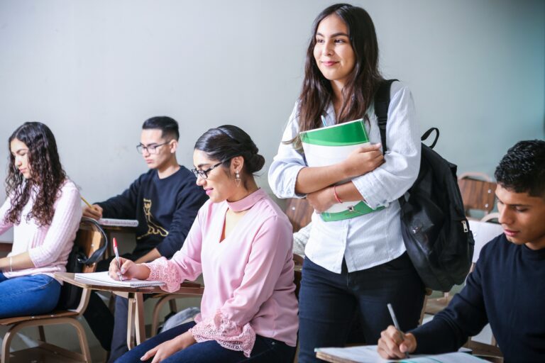 5 Benefícios Pouco Divulgados que a Carteirinha do Estudante Proporciona