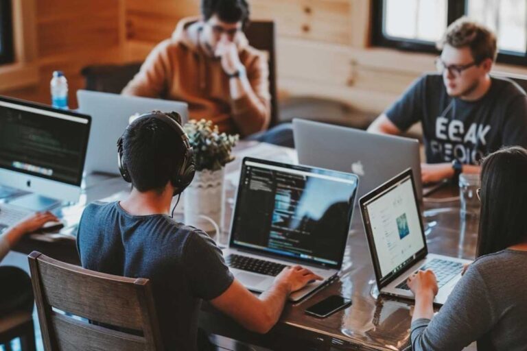 Como o outsourcing de ti acelera projetos e reduz custos: guia prático para diretores de TI