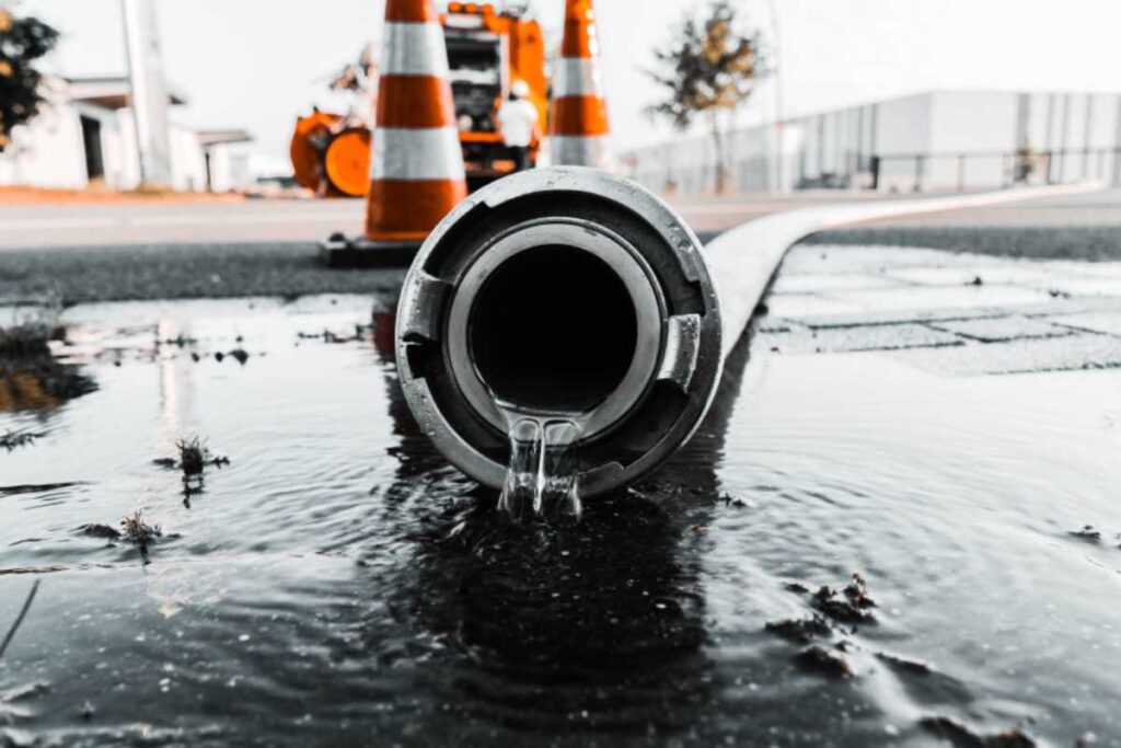 O que não Jogar no vaso sanitário para evitar entupimentos? Desentupidora em São Paulo Hidro Urgente explica