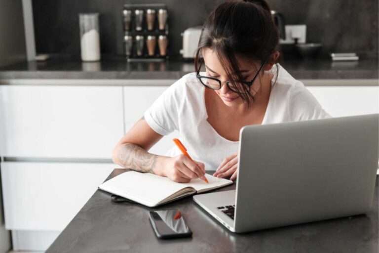 Melhor plataforma para cursos de tecnologia: comparação completa