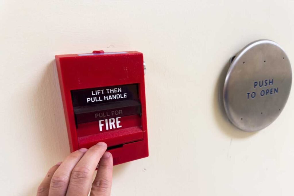 Segurança sem quebra-quebra: a evolução do alarme de incêndio wireless para empresas e condomínios