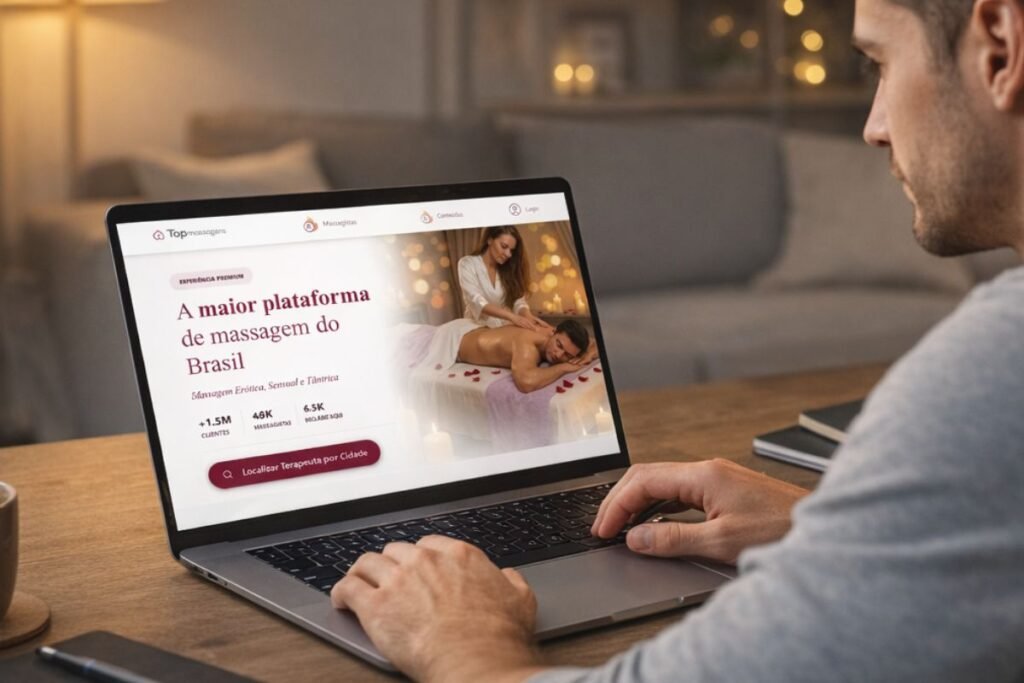 Homem Navegando no Top Massagens